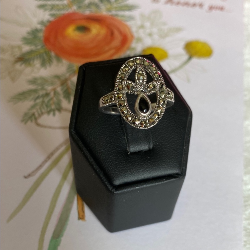Vintage .925 Silver and Black Ornate Ring